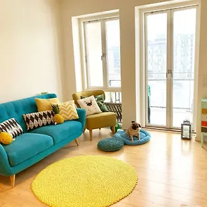 Cute Pug Guest Privatunterkunft